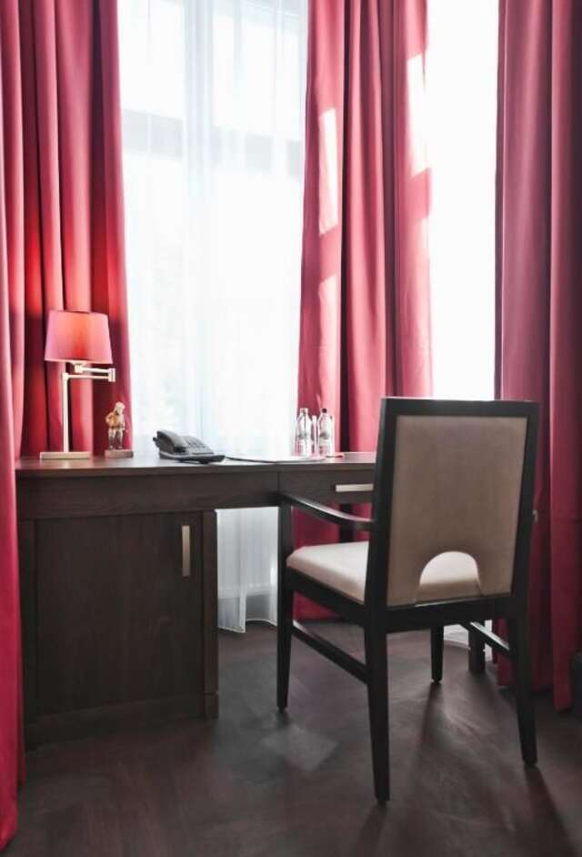 Отель Red Baron Hotel & Restaurant Свидница-28